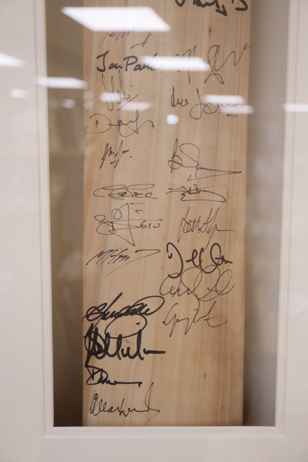 A signed cricket bat Cricket for Heros, length 72cm